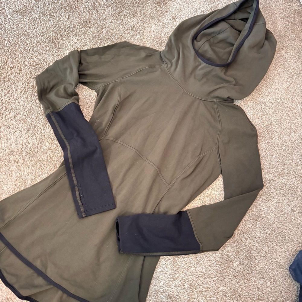 Lululemon Shape Up Pullover olive green and black long sleeve hoodie - 4